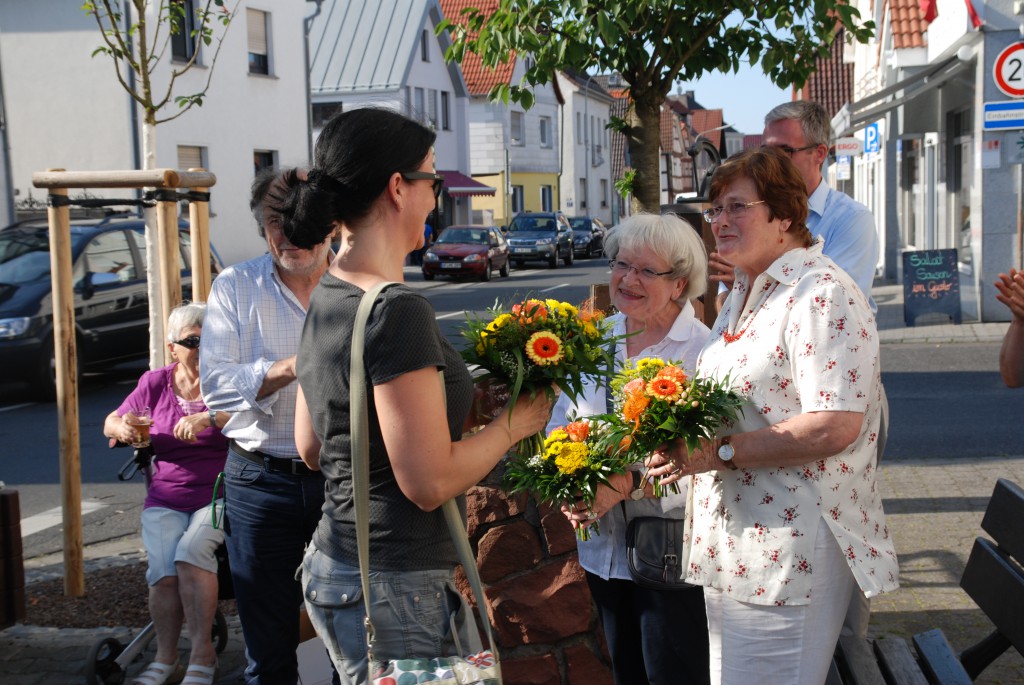 2014_06_12_Brunnen_Blumenstrauss