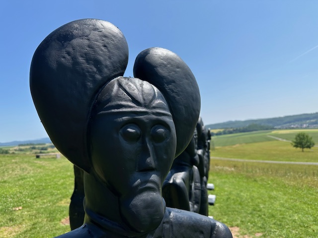Figur des Kelten vor dem Museum